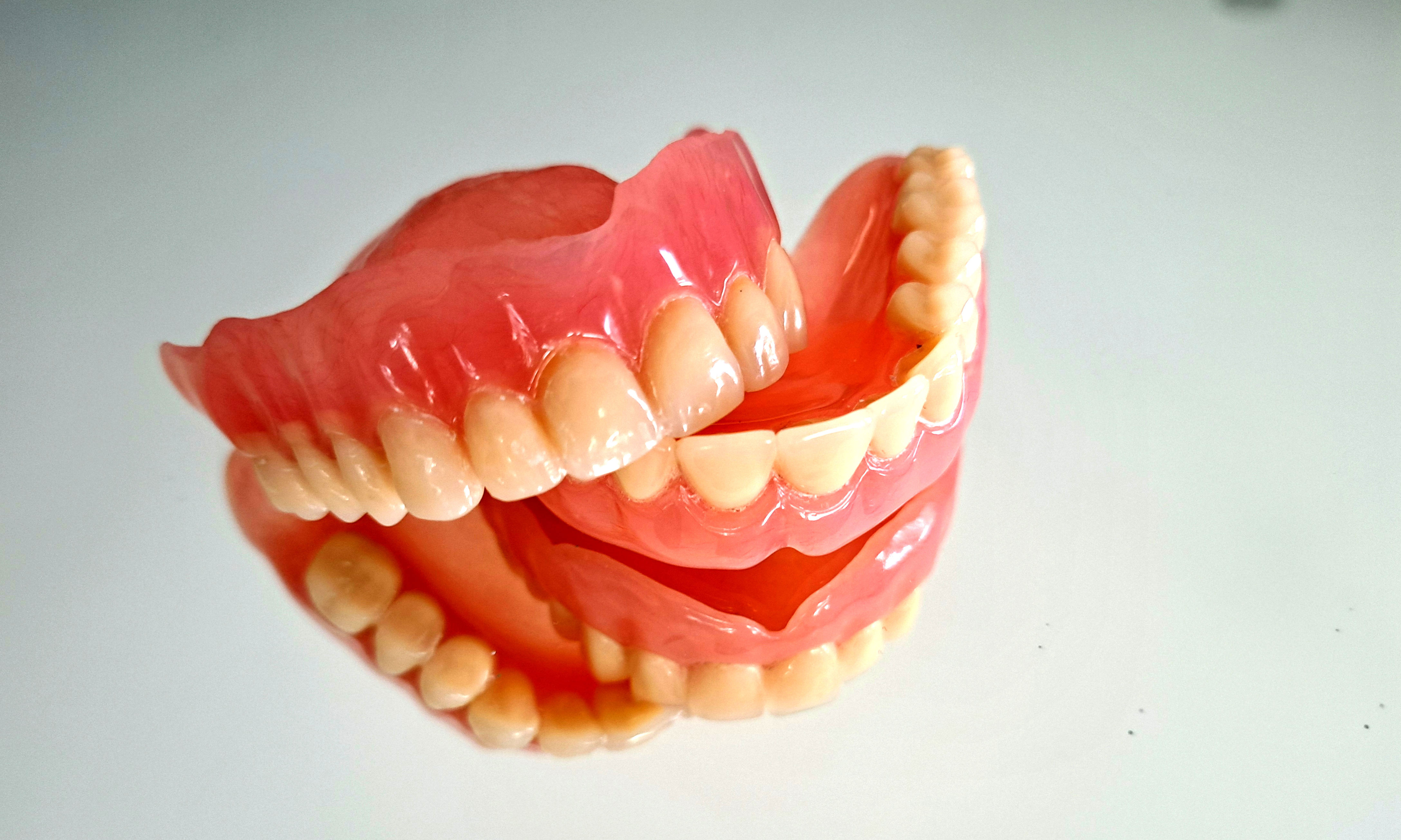 proteza akrylowa całkowita, proteza częściowa